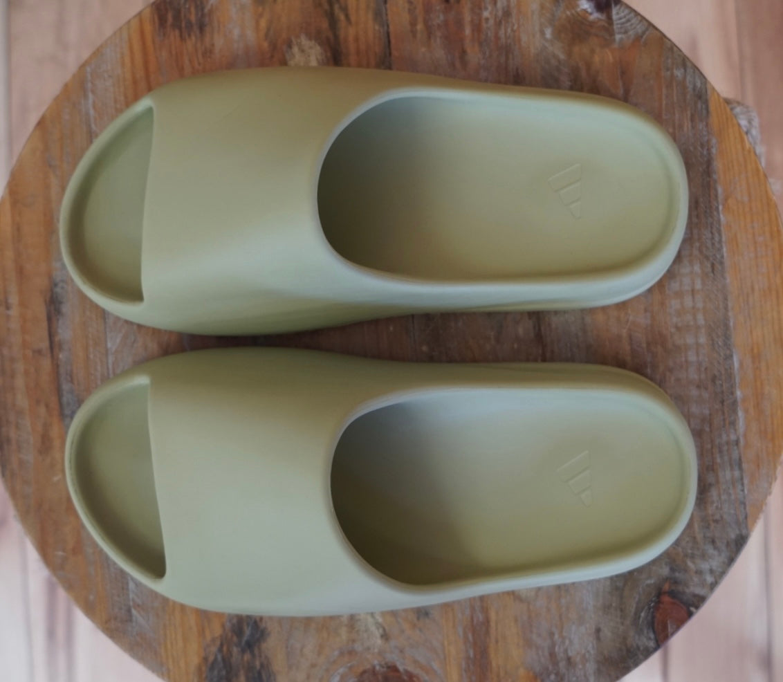 Adidas Yeezy Slides - Resin