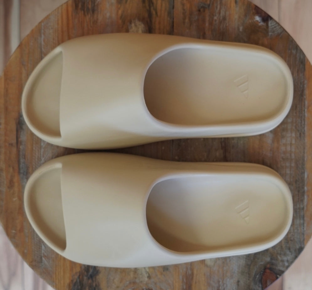 Adidas Yeezy Slides - Bone
