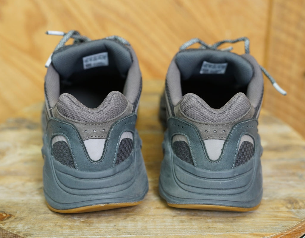 Adidas Yeezy 700 V2 Sneakers
