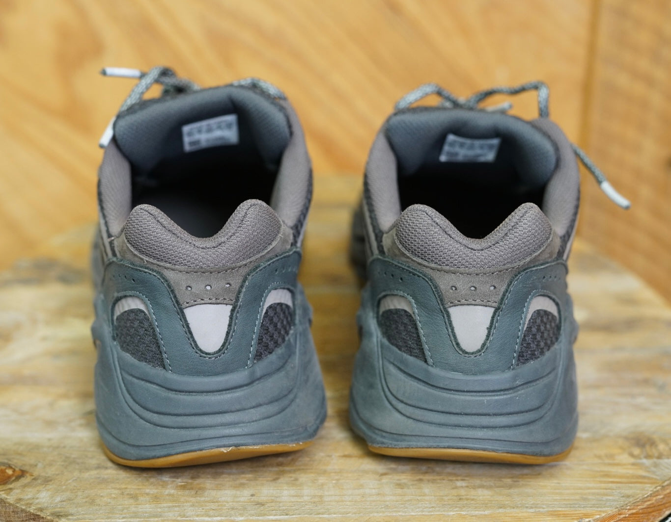 Adidas Yeezy 700 V2 Sneakers
