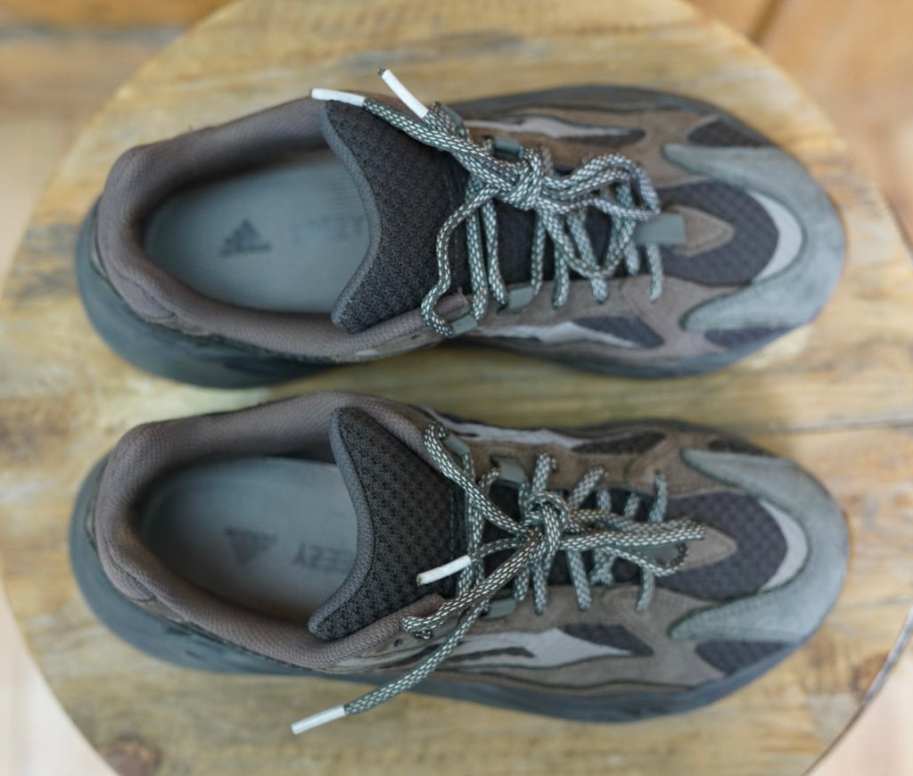 Adidas Yeezy 700 V2 Sneakers
