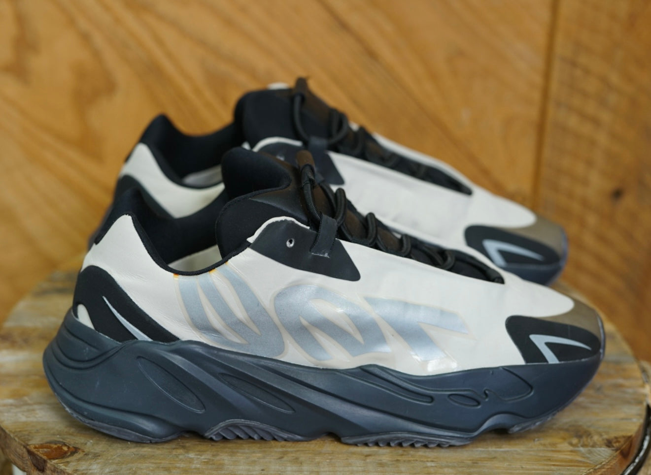 Adidas Yeezy 700 MNVN (Monviso) Sneakers