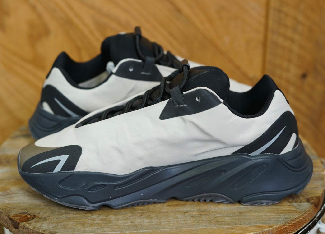 Adidas Yeezy 700 MNVN (Monviso) Sneakers