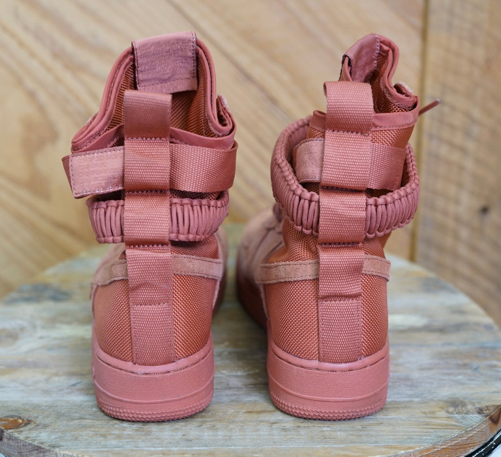 Nike SF-AF1 (Special Field Air Force 1) High Sneakers